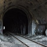 Östra tunneln sedd från söder -- Med teleobjektiv kan man få östra tunneln att verka väldigt kort. Längden är omkring 300 meter.